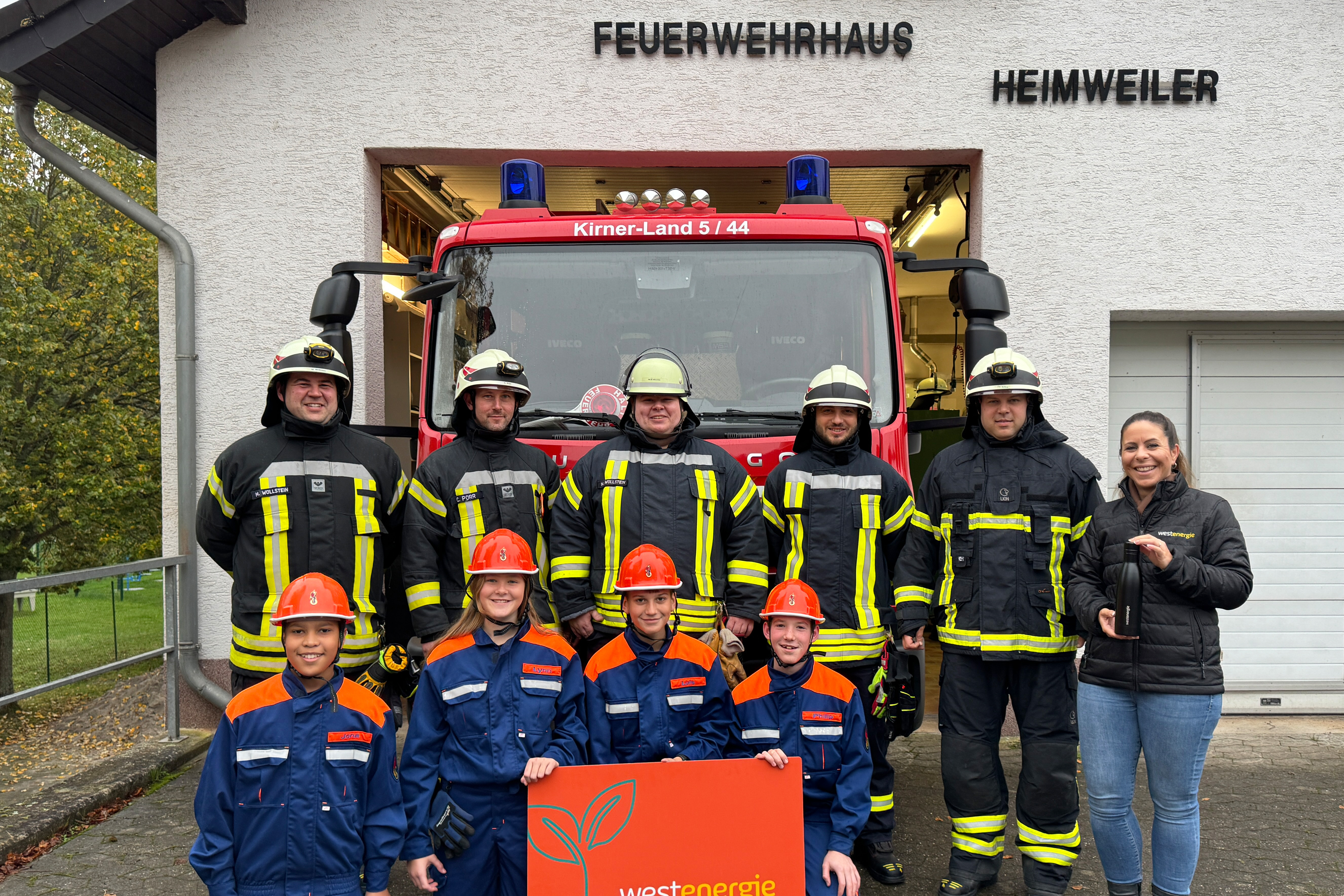 Westenergie unterstützt Jugendfeuerwehr Großbach-Tal mit neuen Trinkflaschen