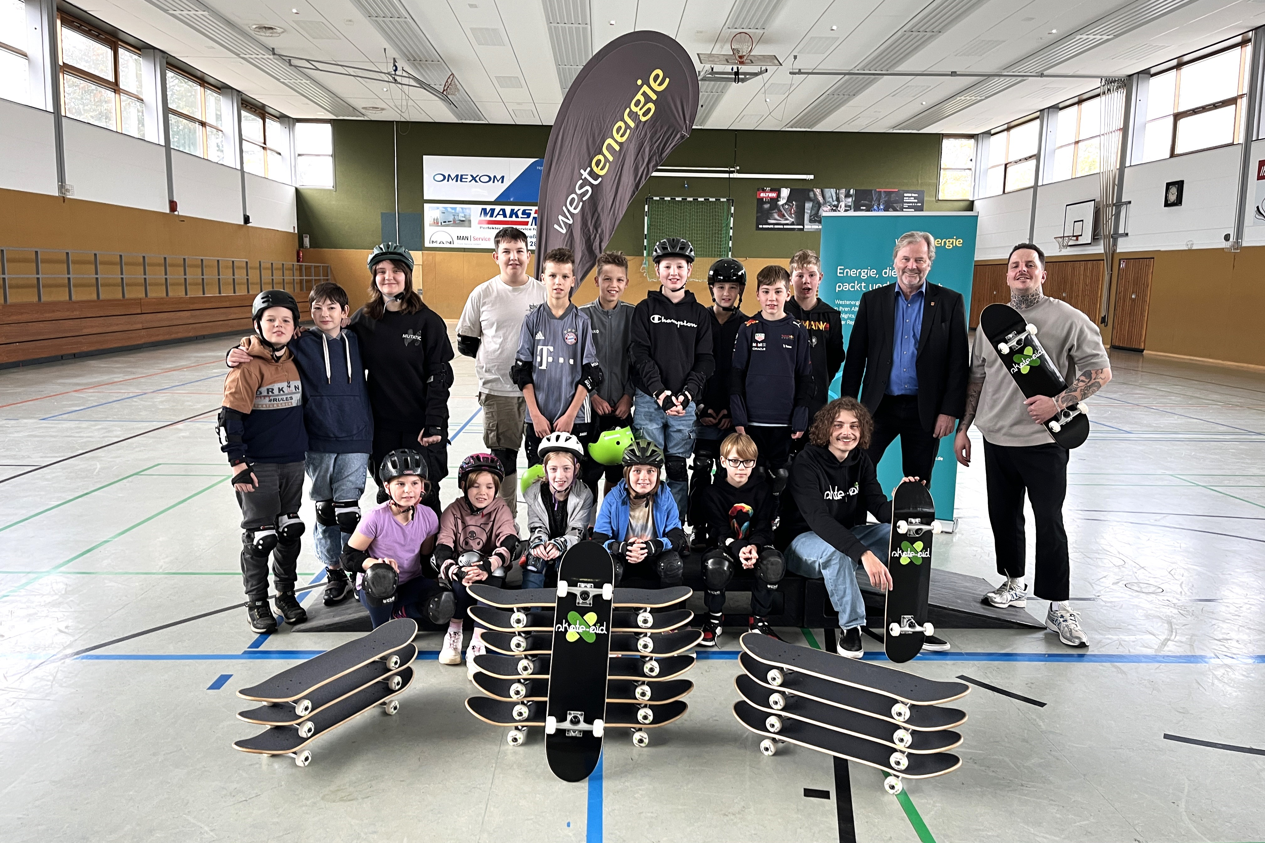 Westenergie Skateboardworkshop: 16 Kinder aus Uedem lernen das Fahren auf vier Rollen